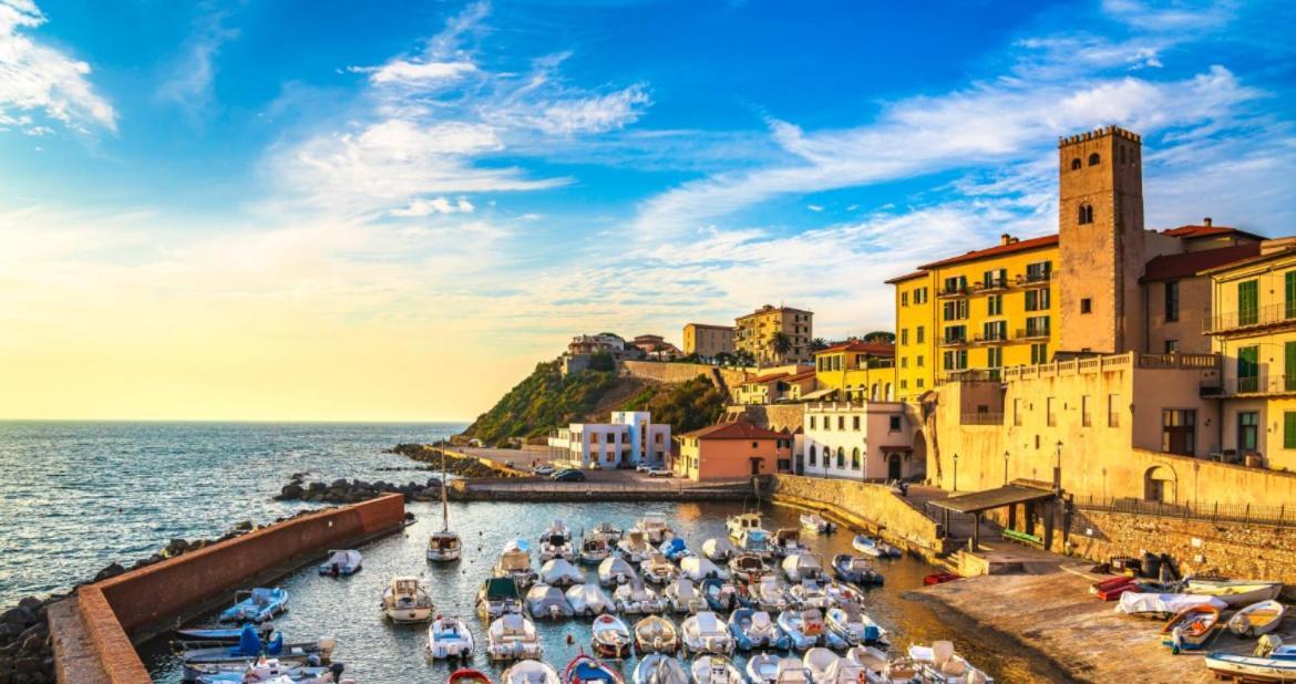 Luxury Apartment Centro Storico Piombino Esterno foto