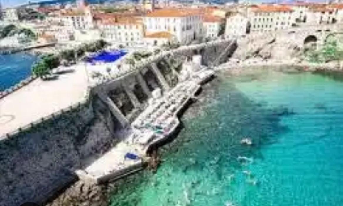 Luxury Apartment Centro Storico Piombino Esterno foto