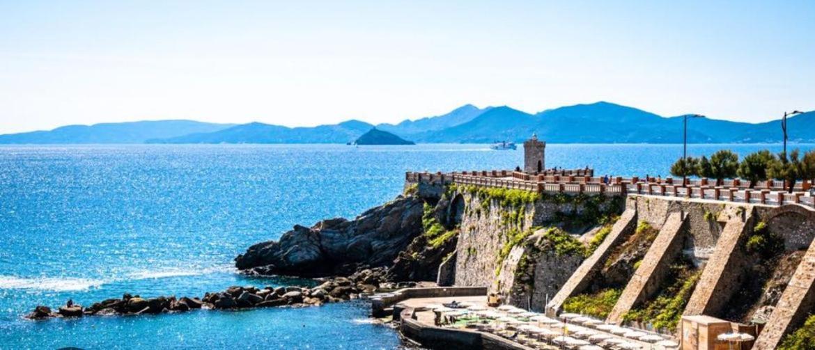 Luxury Apartment Centro Storico Piombino Esterno foto